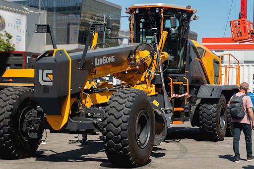 Обзор: LiuGong 4320D. Для строительства и содержания дорог на горных предприятиях